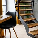 Golden - Stylish Loft - Great Location &jana Pawla33 公寓 *
