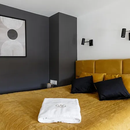 Golden - Stylish Loft - Great Location &jana Pawla33 Apartment