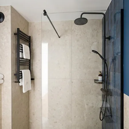 Golden - Stylish Loft - Great Location &jana Pawla33 Apartment